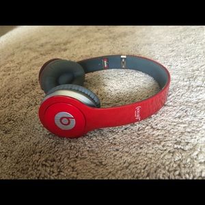 RED BEATS BY DR. DRE